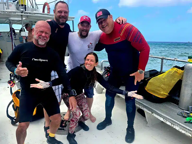 6-Dive-With-your-Friends