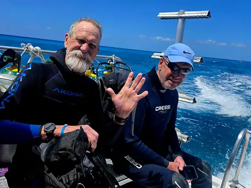 8-Dive-With-your-Friends