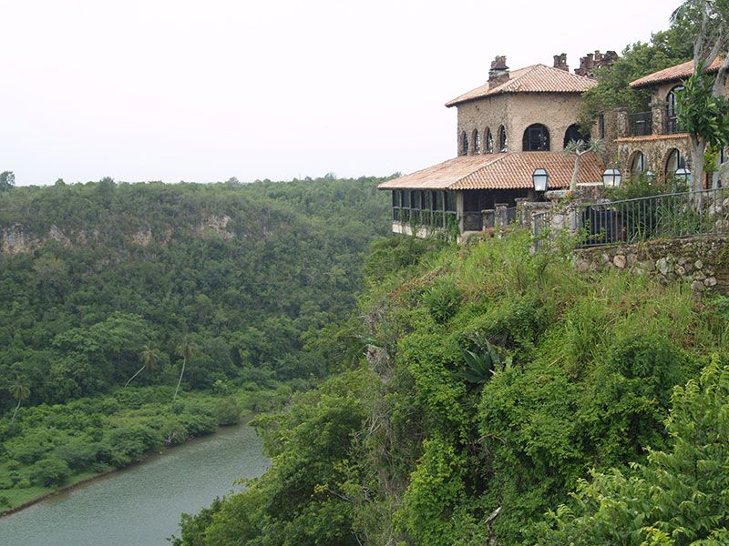 ALTOS DE CHAVON Excursion by River with Dressel Divers