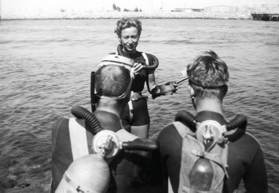 Vintage scuba ladies