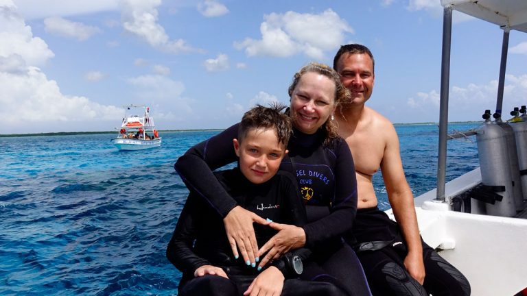 Bucear en Familia En El Caribe - barco