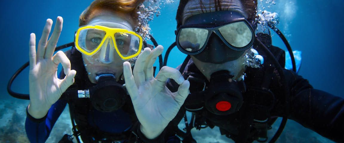 Buddy breathing vs air sharing- main - compartir el regulador de buceo