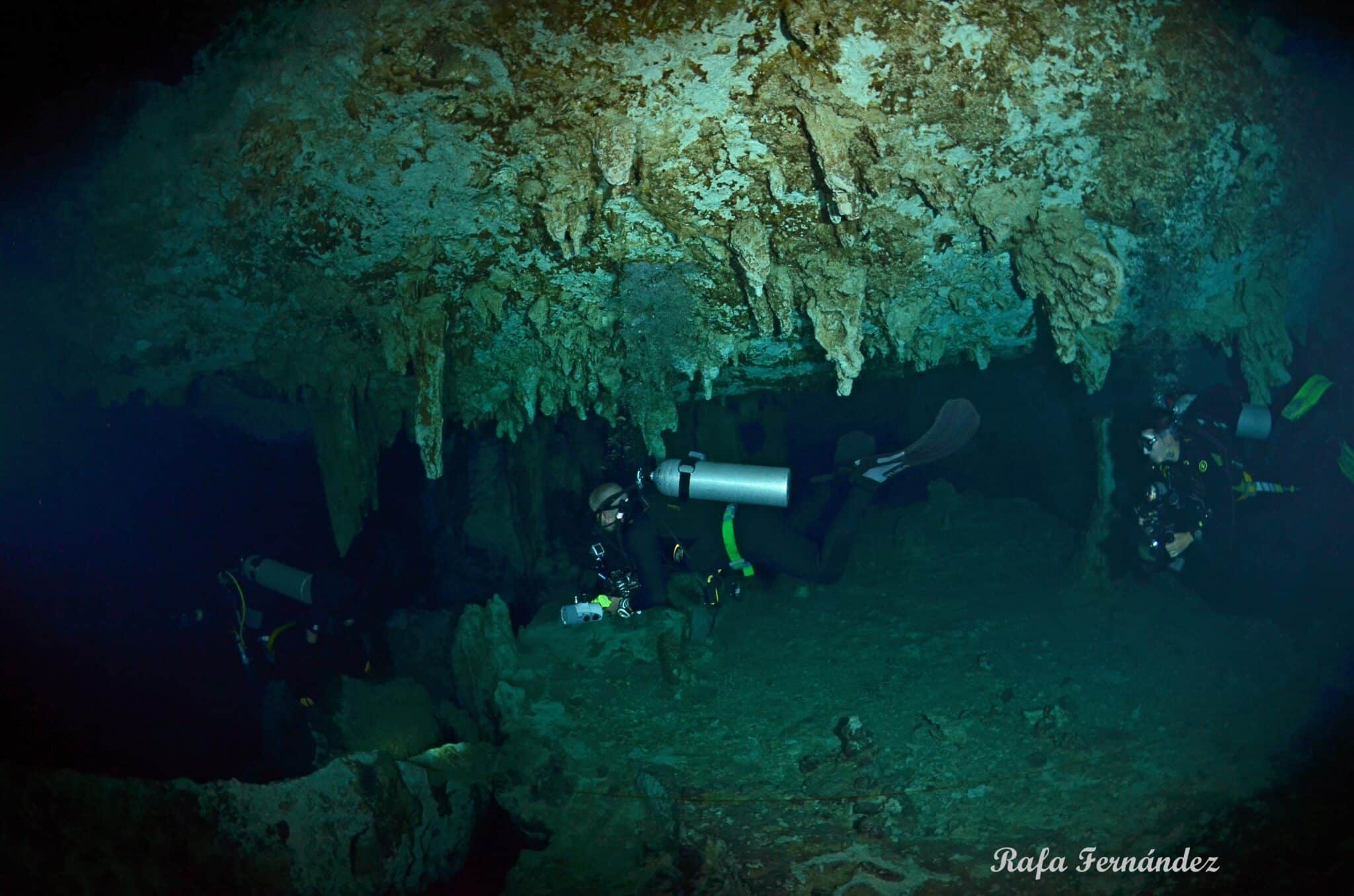 Cave Diving In Mexico - Dressel