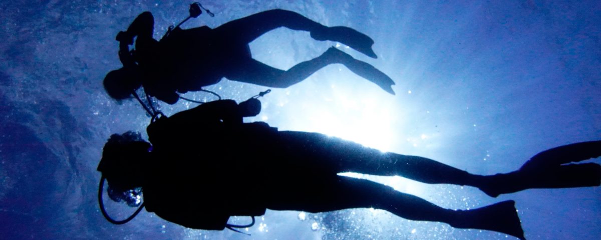 Difference between Snorkeling and Scuba Diving - 2 divers - diferencia entre el snorkel y buceo