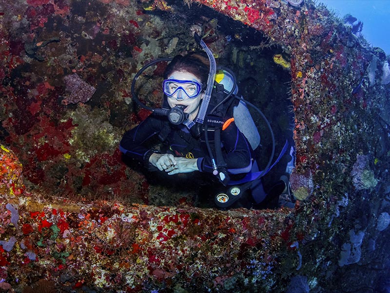 Difference between Snorkeling and Scuba Diving (4)