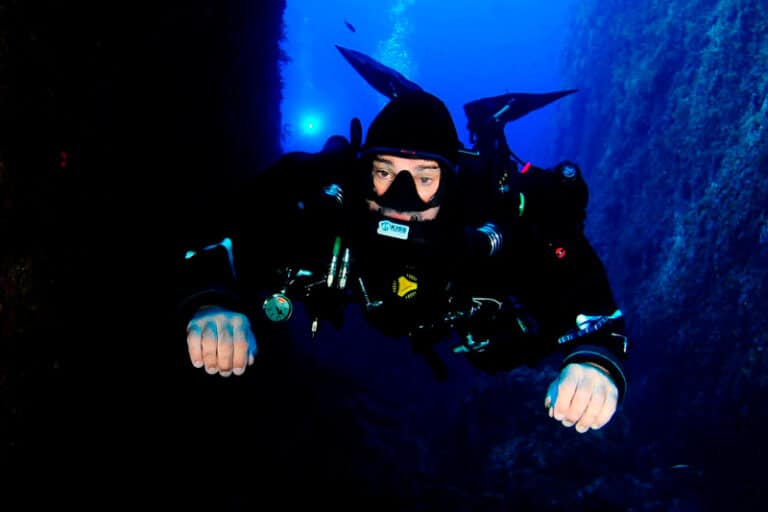 Scuba Frog Kick and Other Diving Kicks, How to Use Them?