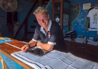 work in a dive center - trabajar en un centro de buceo