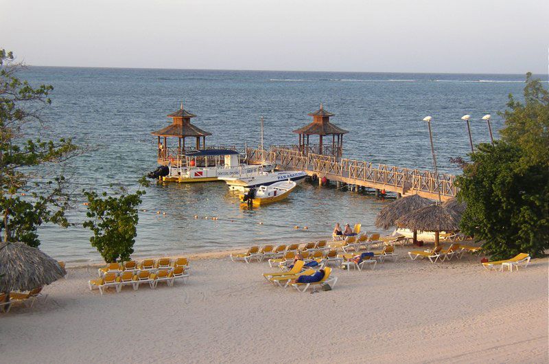 Scuba diving in MONTEGO BAY with Dressel Divers