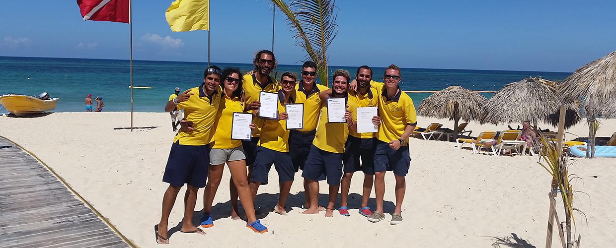 Becas y prácticas INSTRUCTOR DE BUCEO, Dressel Divers