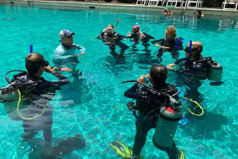 Refresher Scuba Course (5) el curso de repaso de buceo