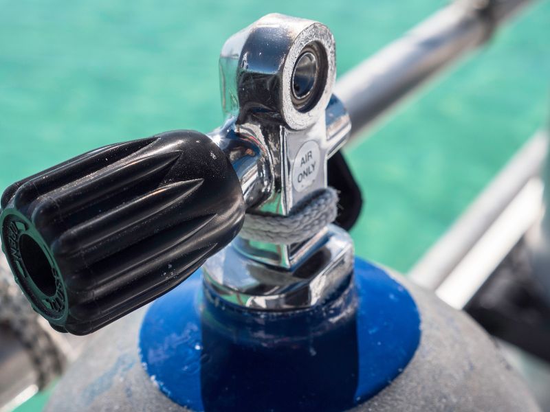 Steel vs Aluminum Scuba Tanks (4) Tanques de Buceo de Acero vs Tanques de Buceo de Aluminio