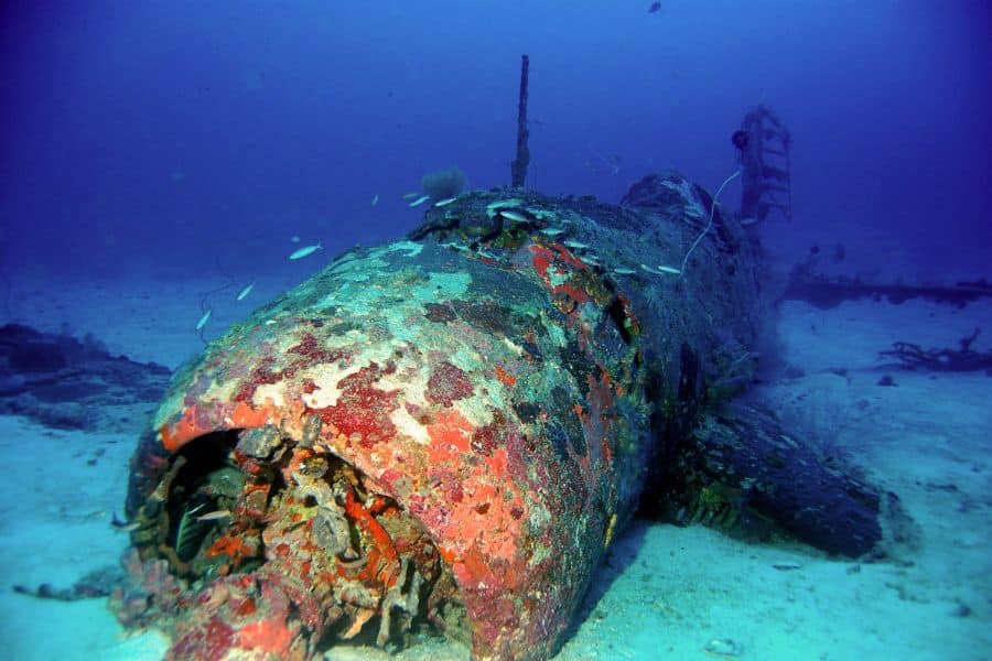 Underwater Wrecks - pecios Corsair wreck