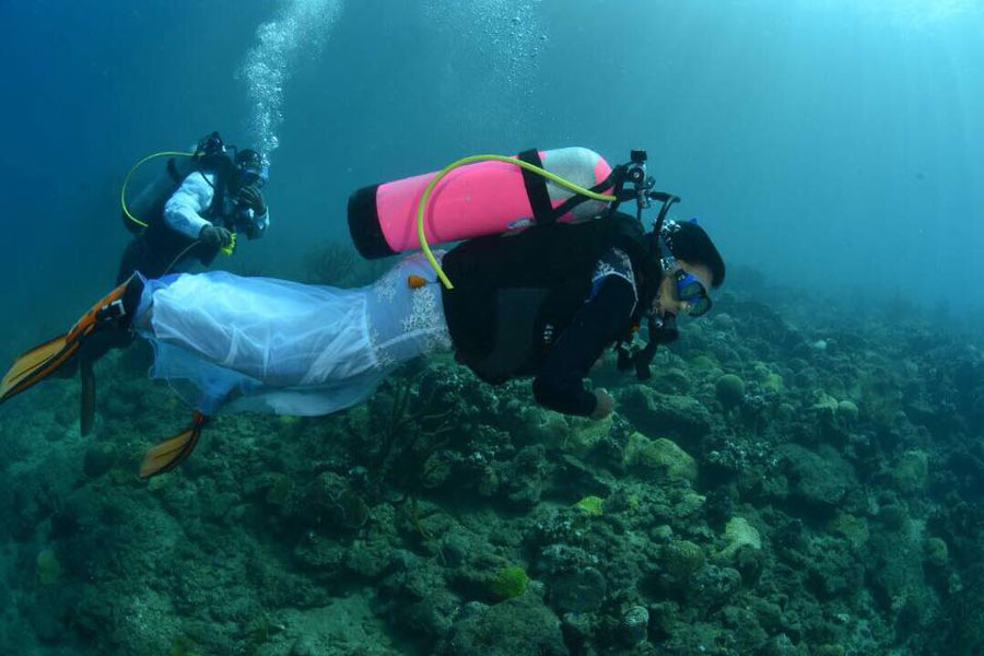 Underwater marriage - boda submarina - 2