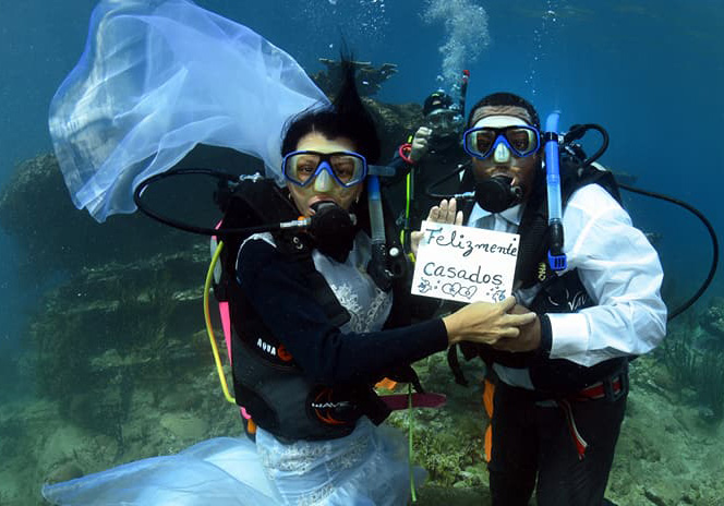 Underwater marriage - boda submarina - 3