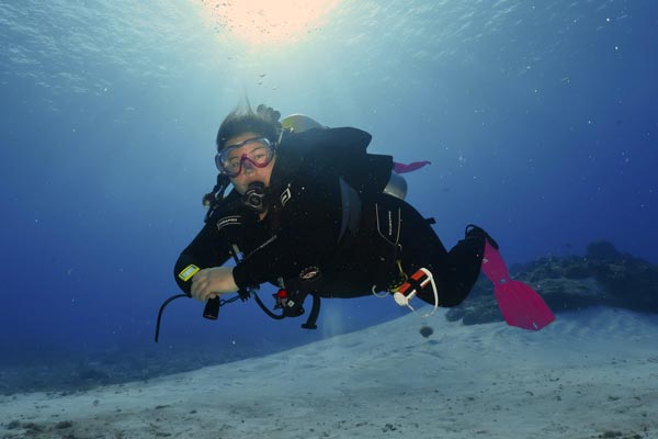 Women Scuba Diving Pictures