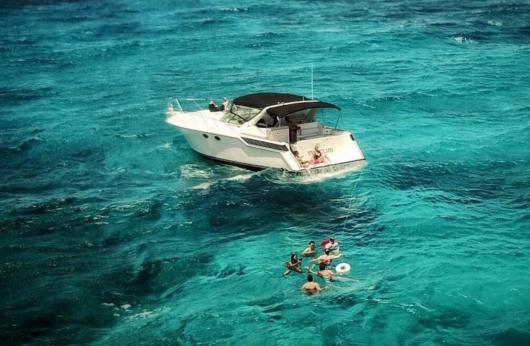 Yacht Excursion in Jamaica - Dressel Divers