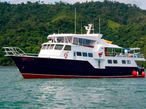 bahamas liveaboard diving - boat