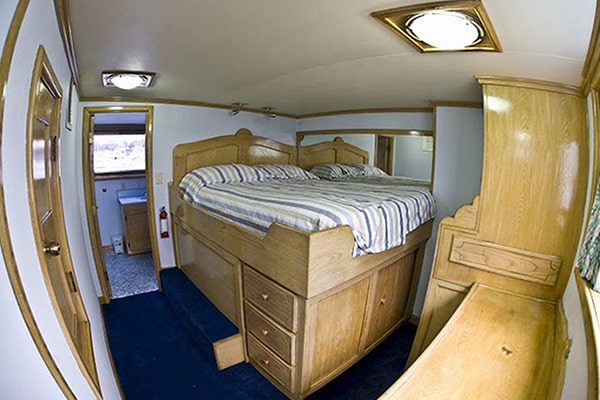 bahamas liveaboard diving - premium cabins