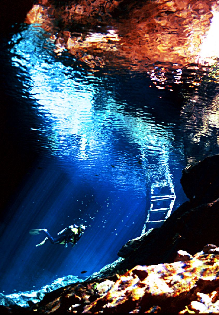 Cenote in Mexico, visibility while scuba diving