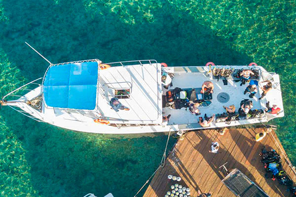 Dive boat in cozumel (2)