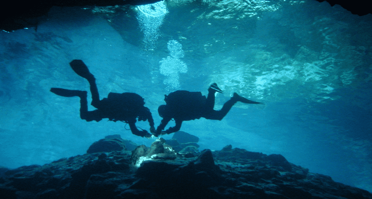 cruise ship stops for scuba diving cenotes