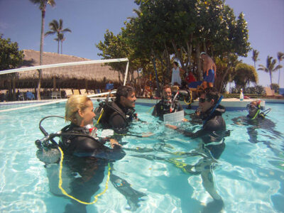 scuba instructor internship - pool