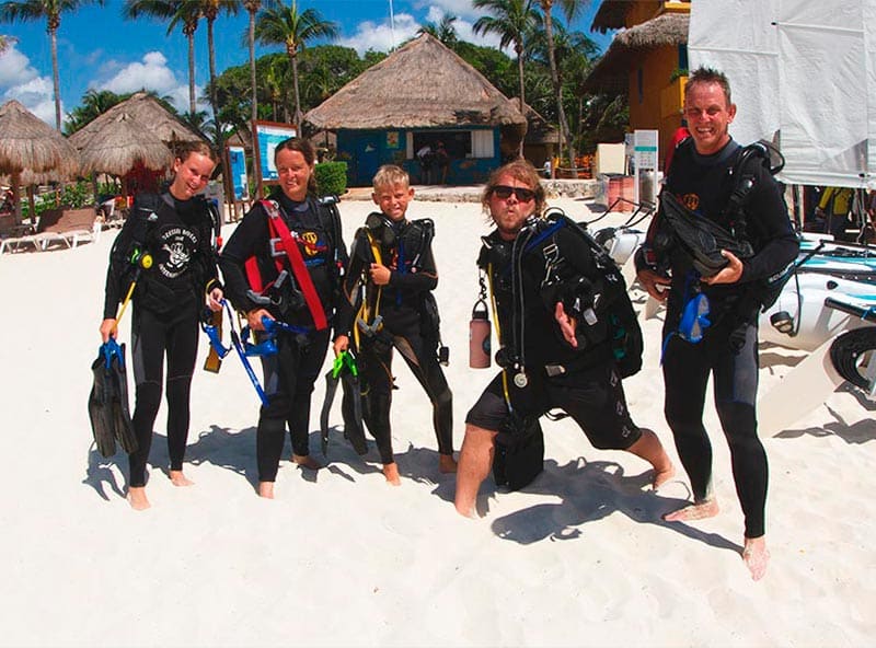 family scuba diving in the Caribbean (5)