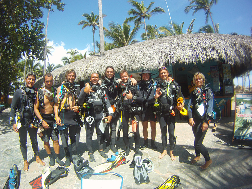 how to become a scuba diving instructor - crew - como ser instructor de buceo