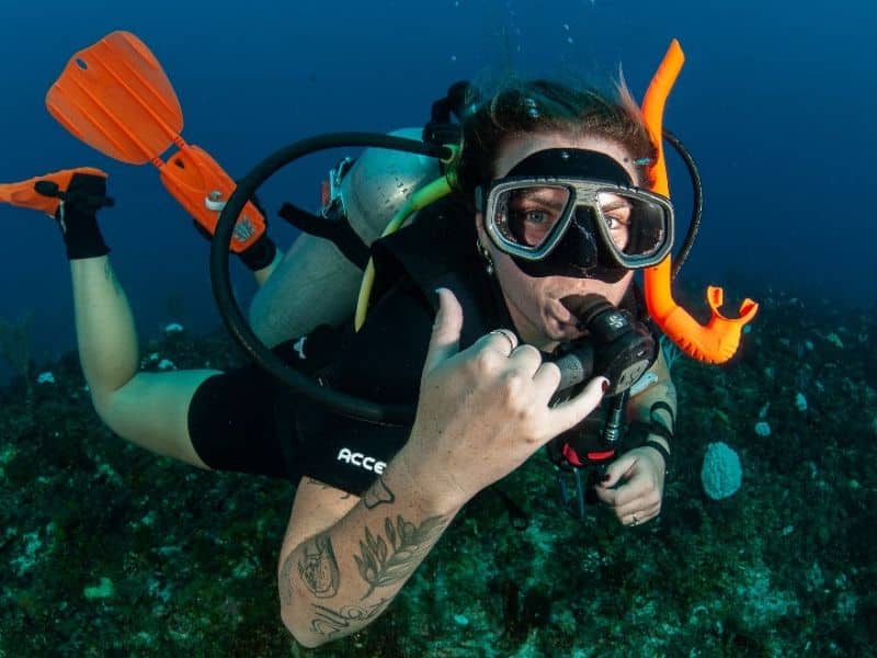 how to properly use a snorkel (2)