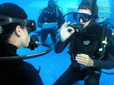 dive instructor internship - pool