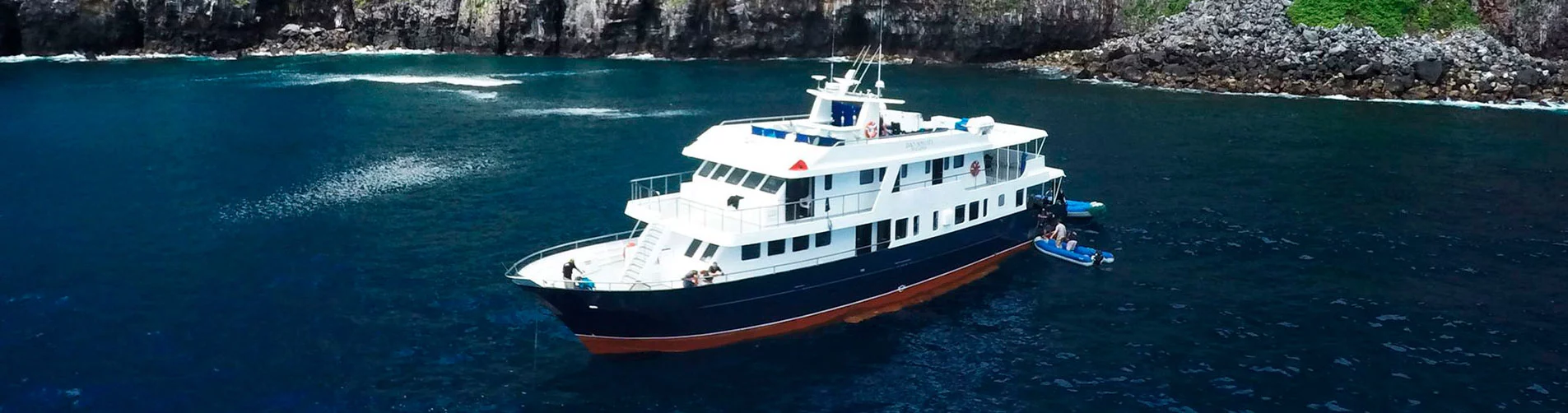 galapagos liveaboard diving - boat