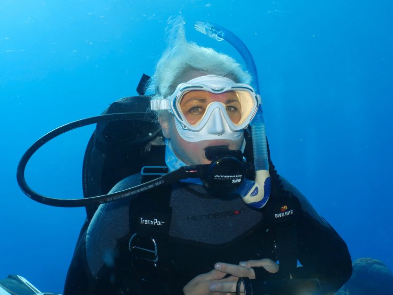 scuba diving for seniors (2) buceo para personas mayores