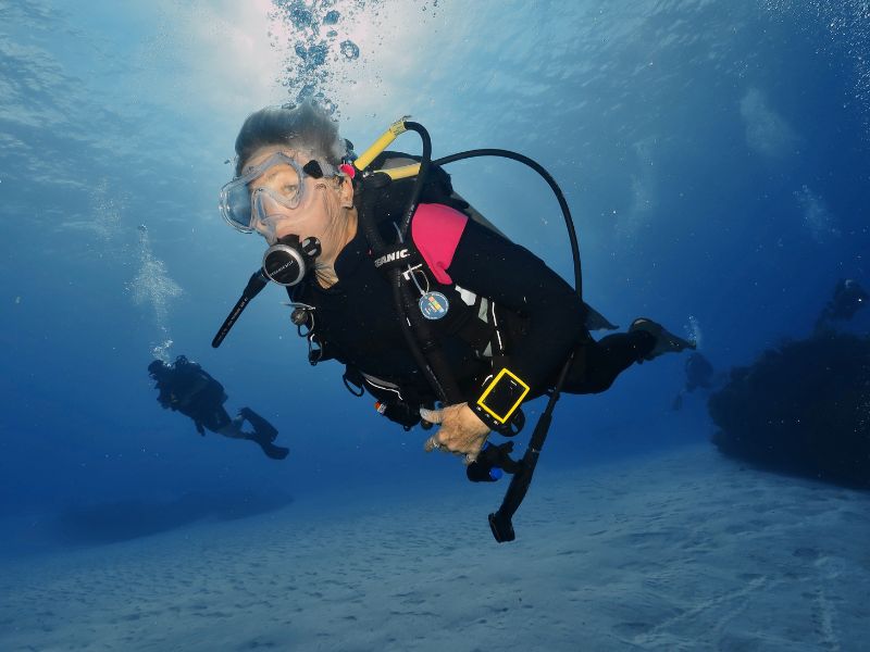 scuba diving for seniors - buceo para personas mayores