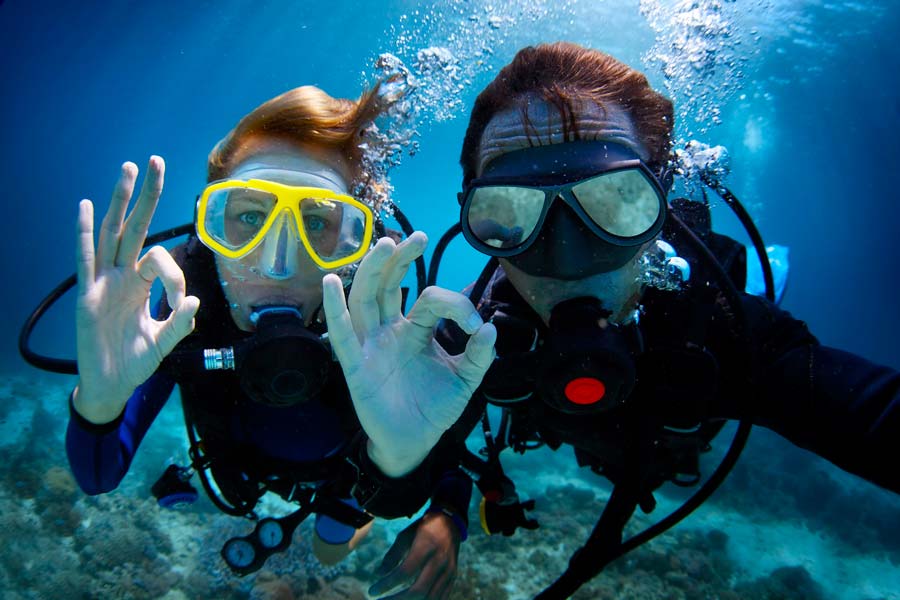 scuba diving hand signals - main - señales de buceo