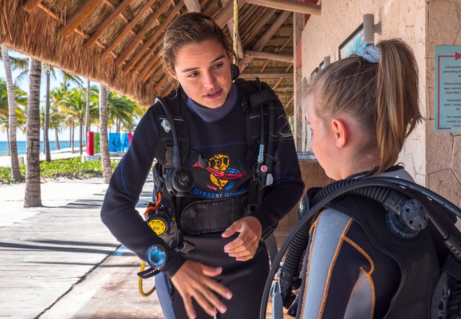 talla correcta del traje de buceo - principal