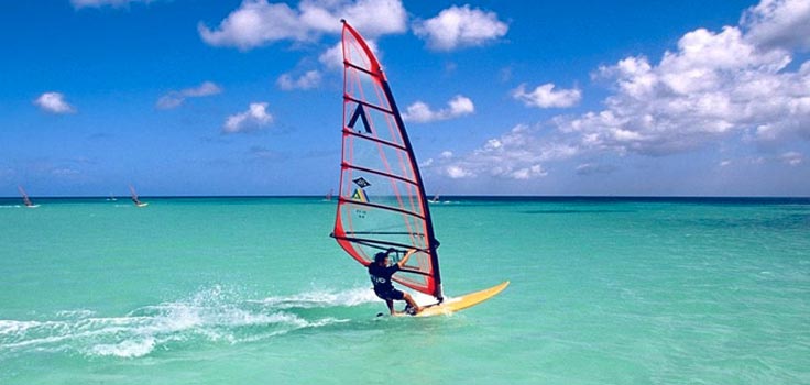 deportes acuáticos windsurf