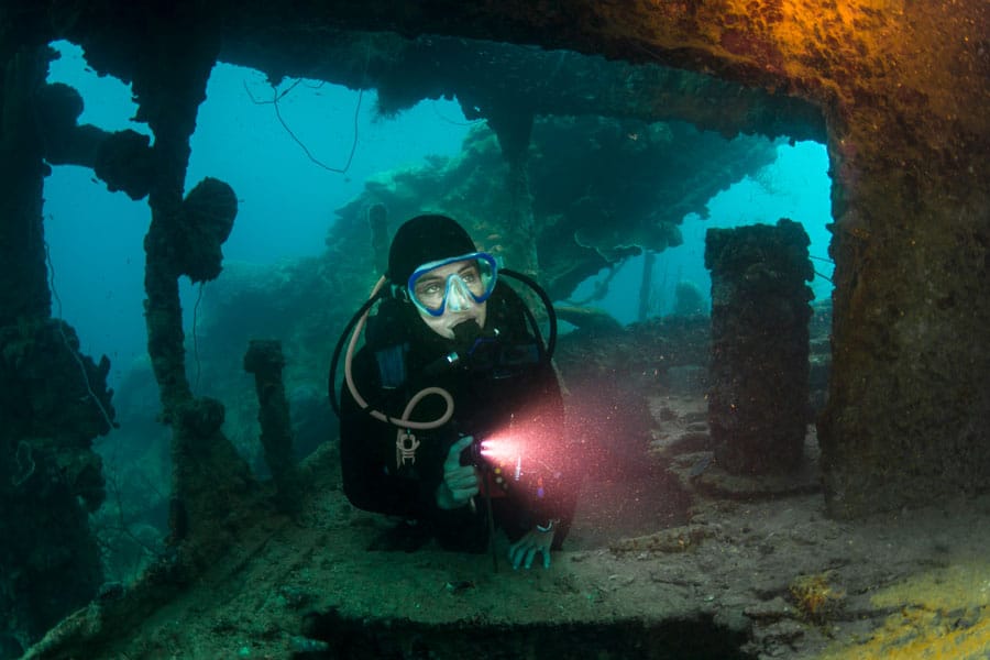 wreck diver - 1