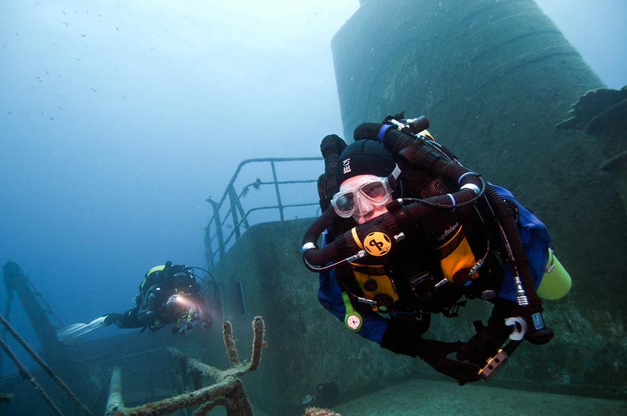 wreck diving in the caribbean - 3 - buceo de pecios en el caribe